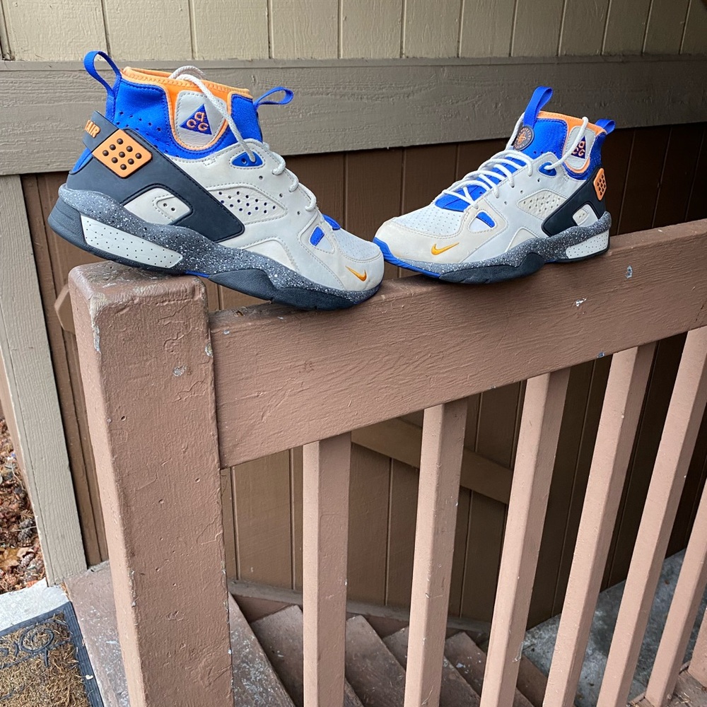 Men’s Nike Air Mowabb Cream, Blue, and Orange